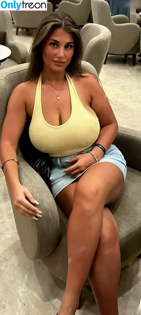 Zeynep nude photo #0011 (Zeynep)