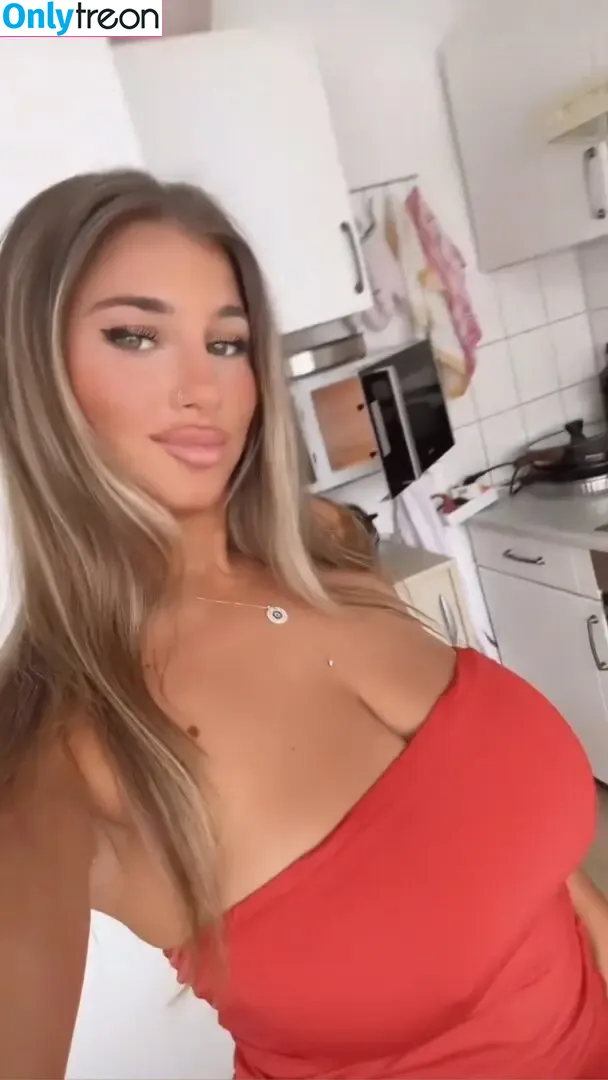 Zeynep nude photo #0027 (Zeynep)