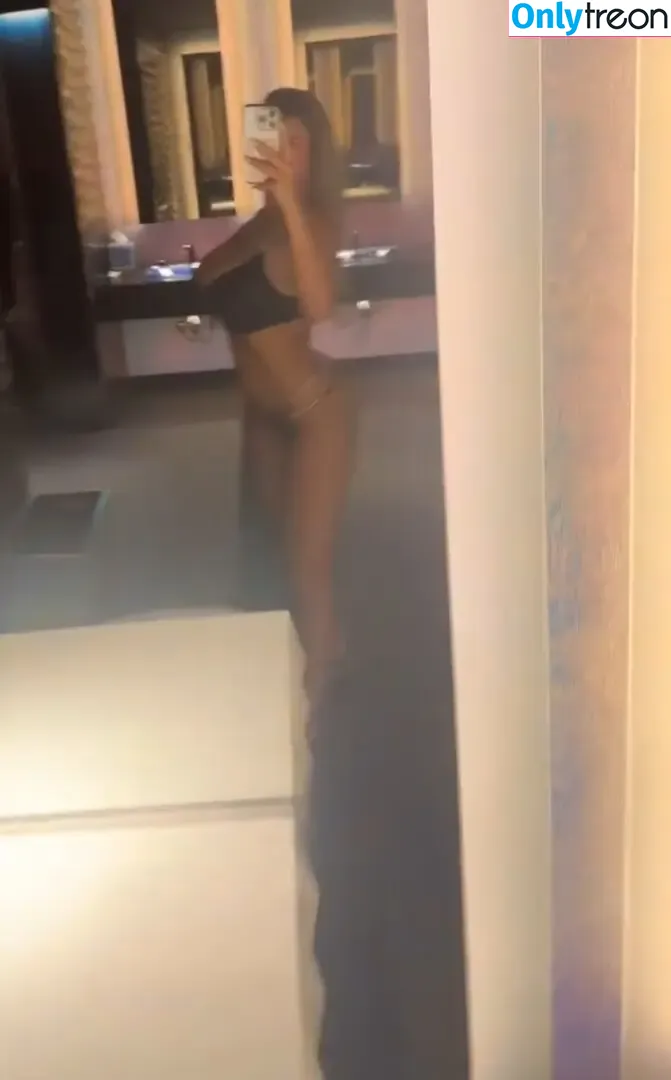 Zeynep nude photo #0031 (Zeynep)