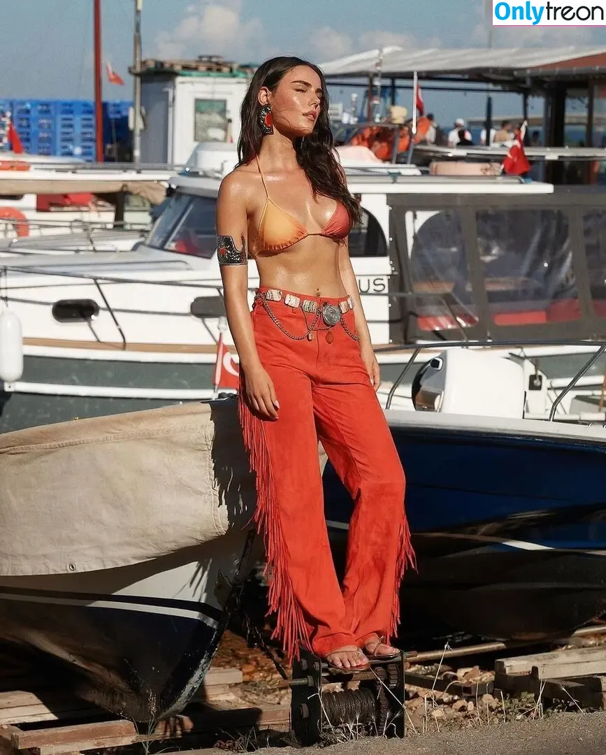 Özgü Kaya nude photo #0003 (kayaozgu)