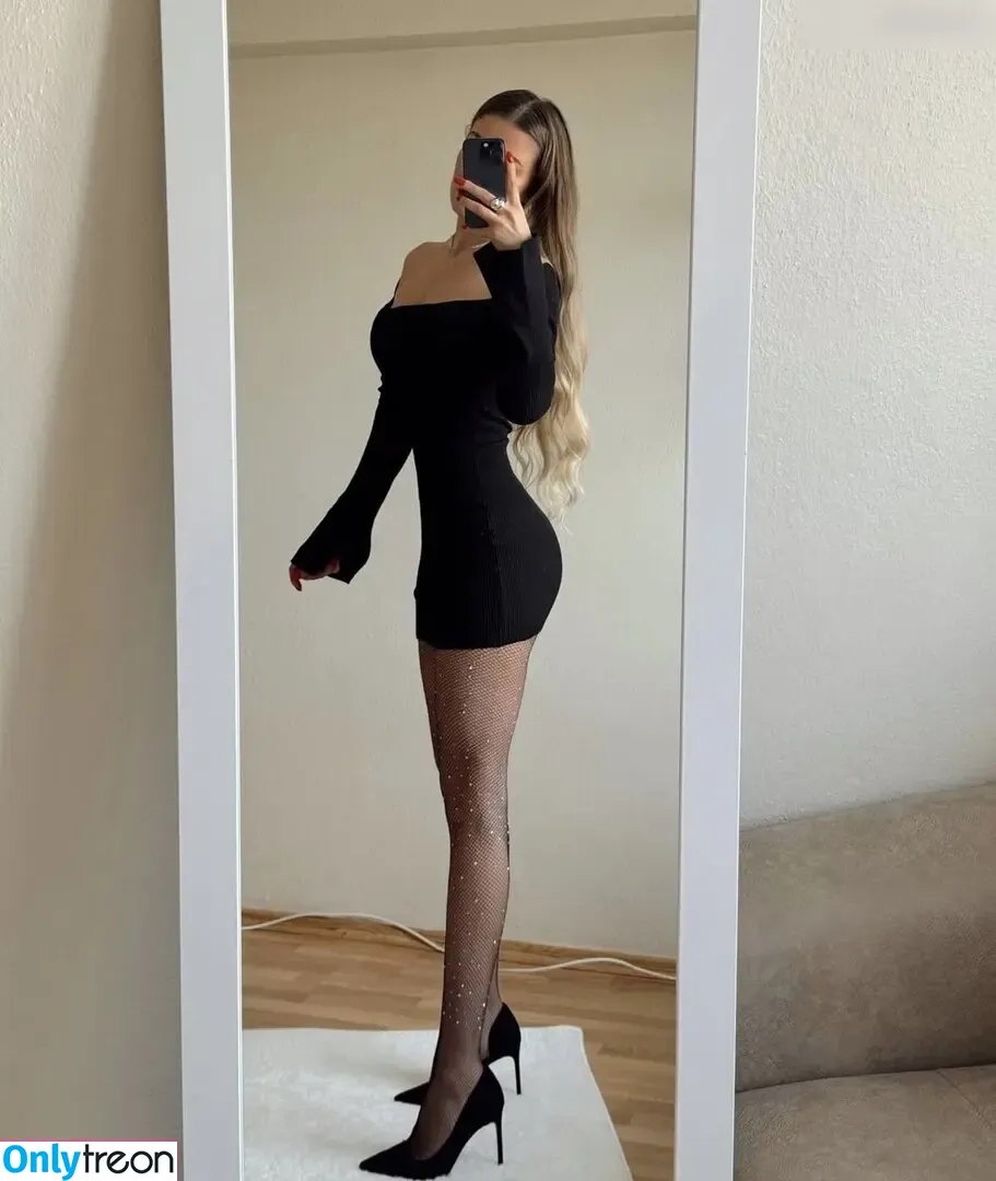 Özge Beyköylü nude photo #0003 (Özge Beyköylü)