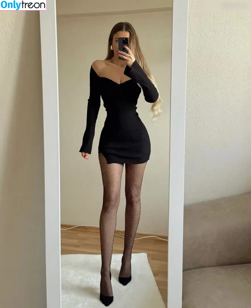 Özge Beyköylü nude photo #0007 (Özge Beyköylü)
