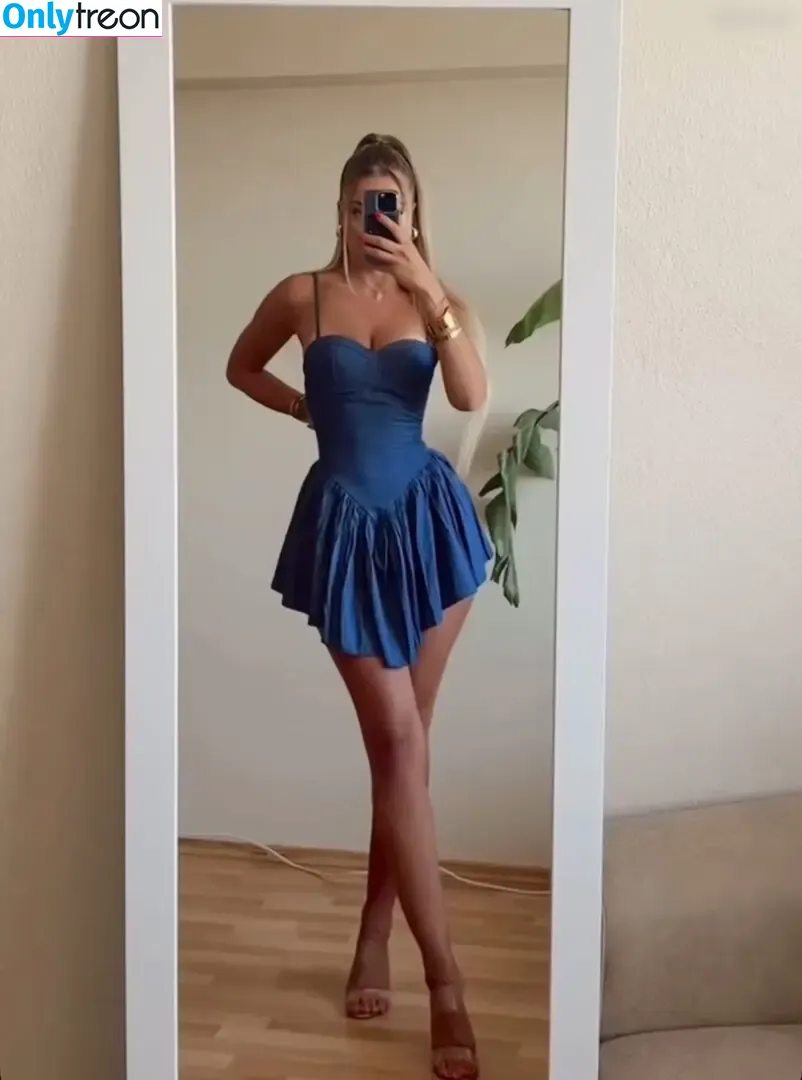 Özge Beyköylü nude photo #0103 (Özge Beyköylü)