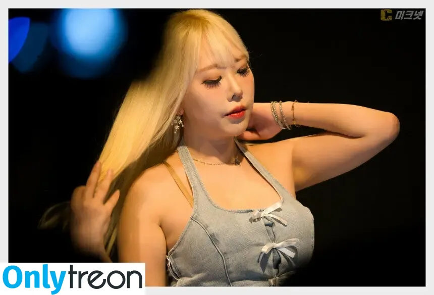 zia0_0v nude photo #0240 (Girl Crush Kpop)