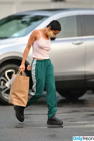 Zoë Kravitz / zoeisabellakravitz фото голая #0455
