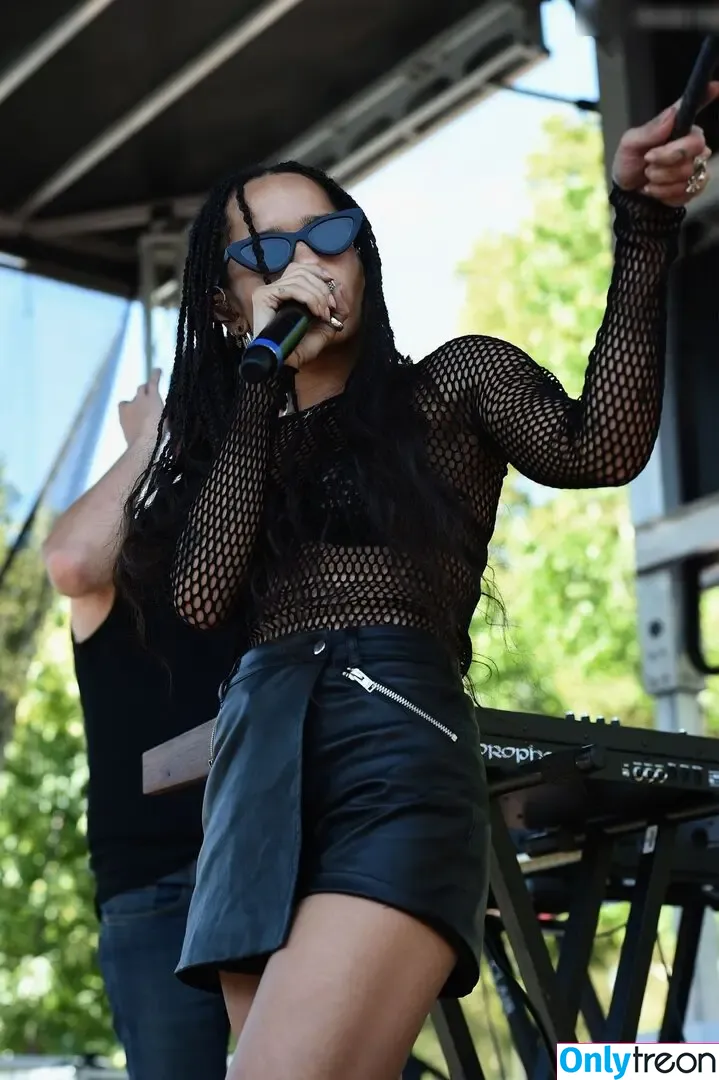 Zoë Kravitz голая photo #0230 (zoeisabellakravitz)