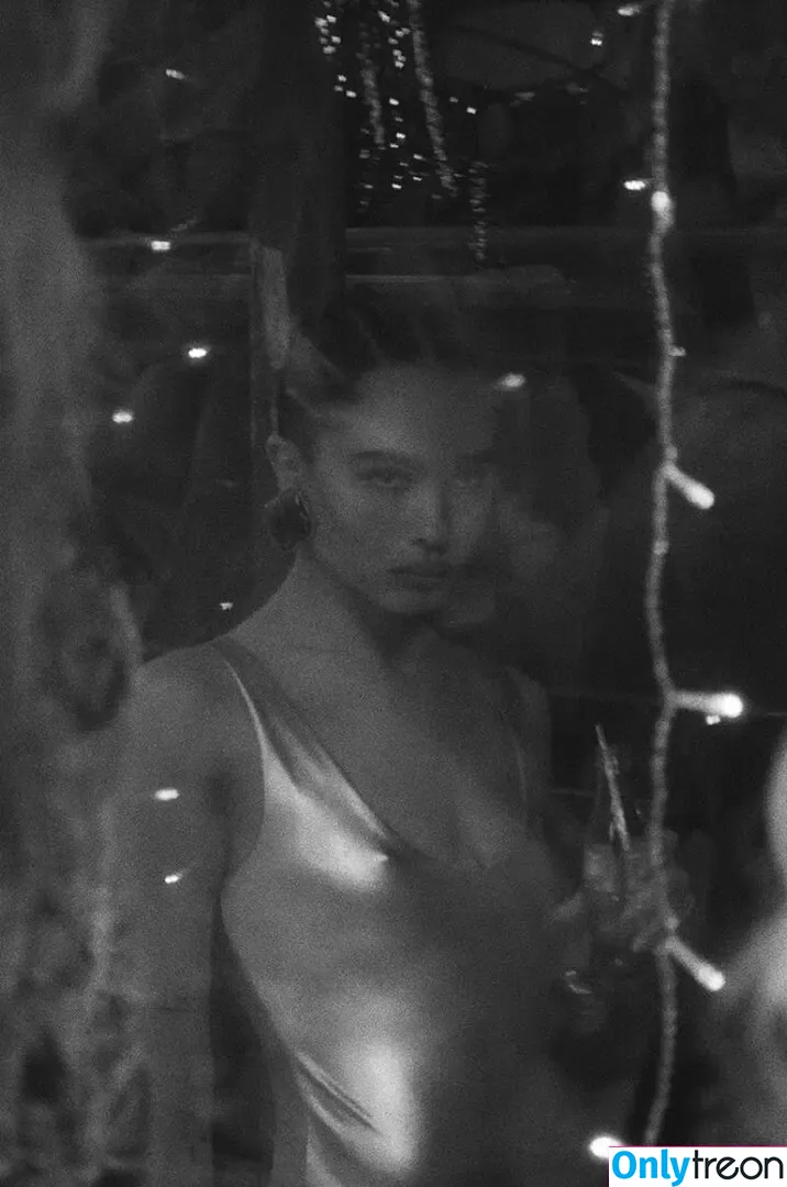 Zoë Kravitz nude photo #0439 (zoeisabellakravitz)