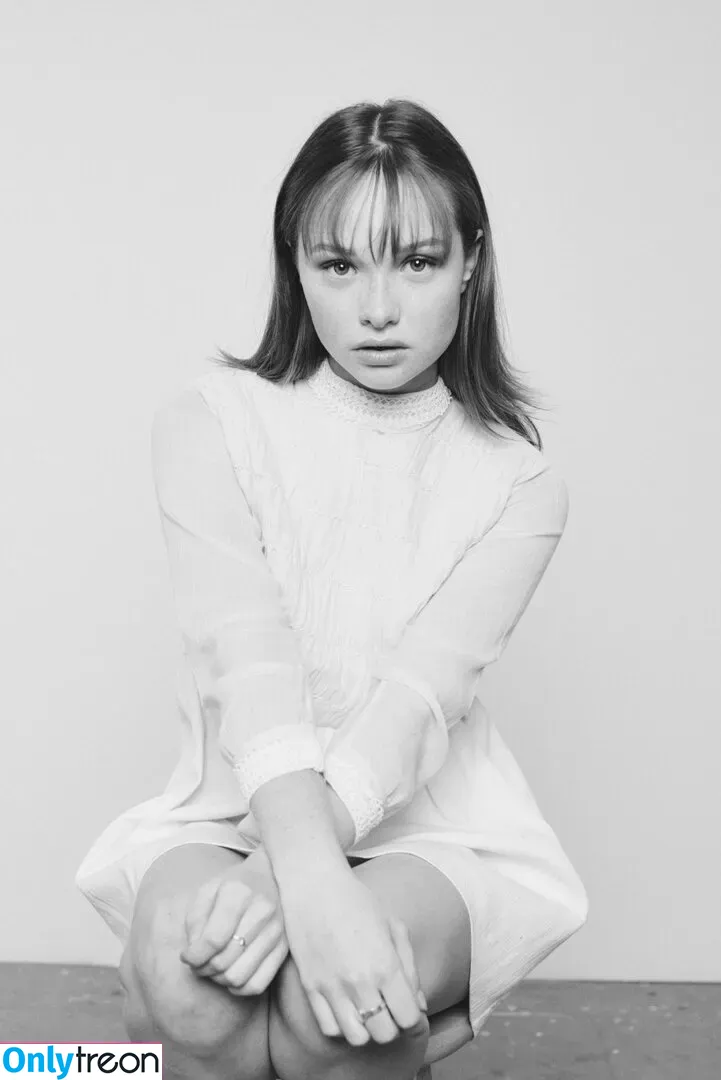 Zoe Colletti голая photo #0001 (zoecolletti)