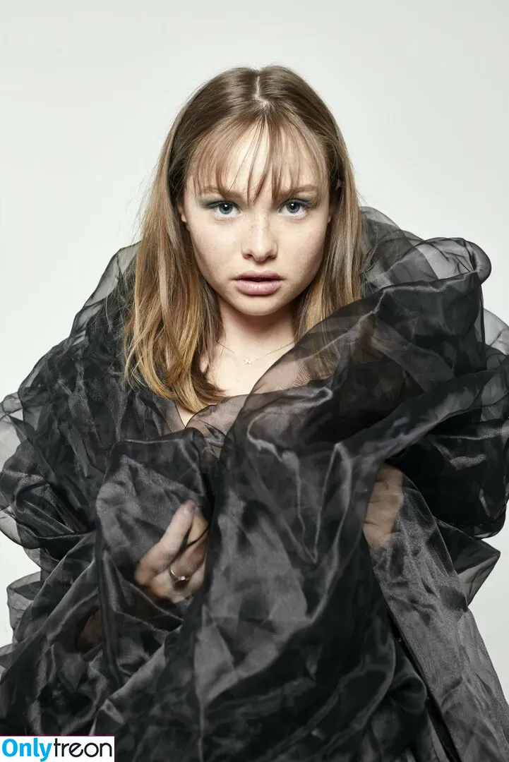 Zoe Colletti голая photo #0005 (zoecolletti)