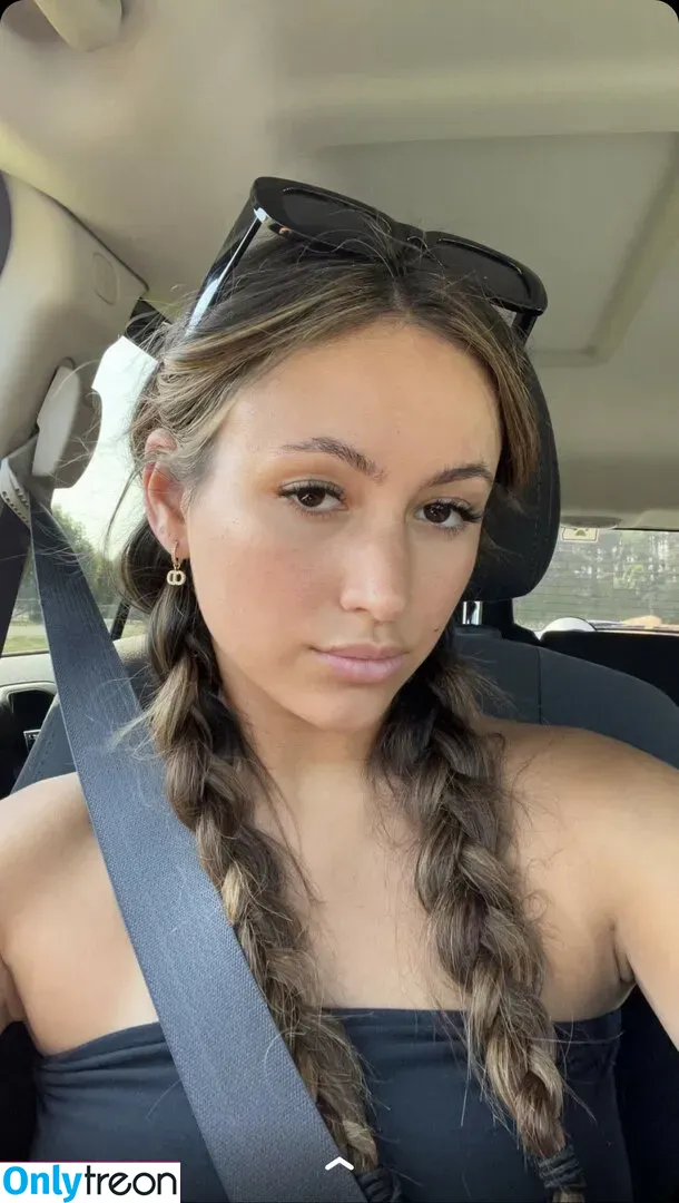Zoe Ferguson голая photo #0002 (zoeferguson)