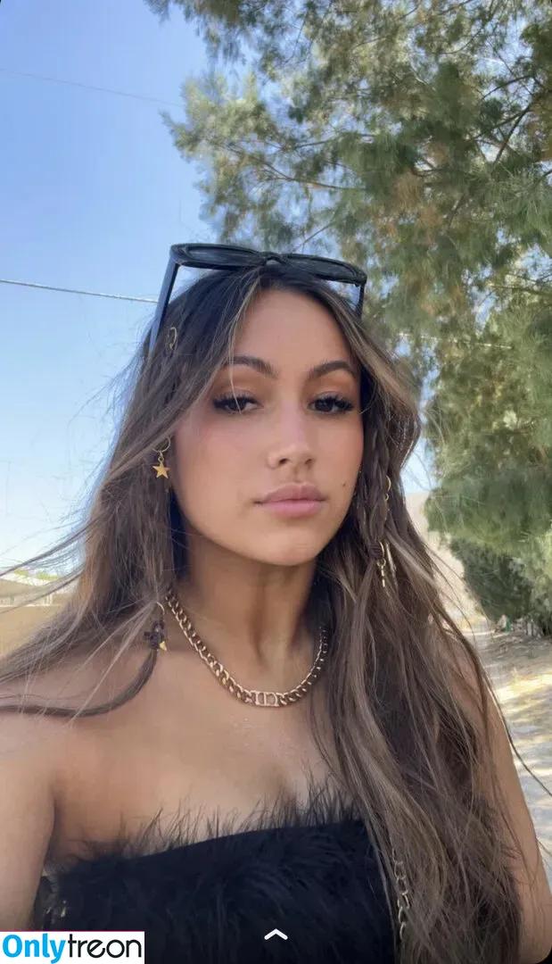 Zoe Ferguson голая photo #0006 (zoeferguson)