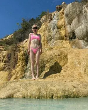 Zoe Lister Jones / zoelisterjones nude photo #0016