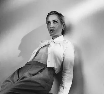 Zoe Lister Jones / zoelisterjones nude photo #0055