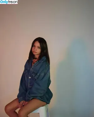 Zoe Manoek / heyitzoej nude photo #0021