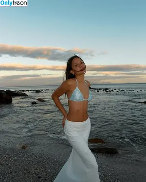 Zoe Manoek / heyitzoej nude photo #0030