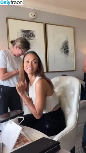 Zoe Saldana / zoesaldana nude photo #0898