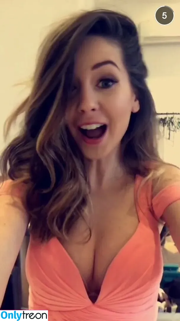 Zoë Sugg голая photo #0053 (zoesugg)