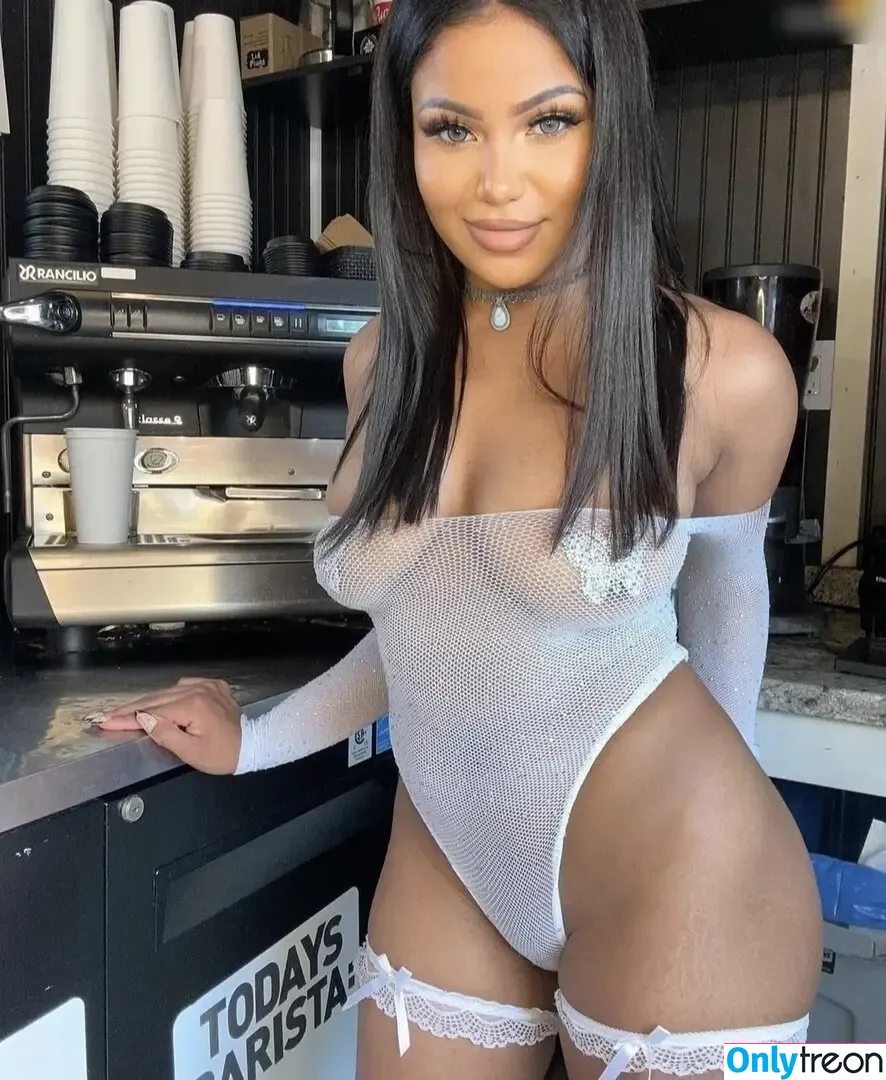 Zoebarista nude photo #0024 (Tapzoesbyeoh / Zoe_barista / zoe.barista)