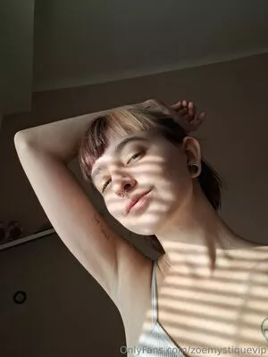 zoemystiqueee / zoe_m1stique.x nude photo #0005
