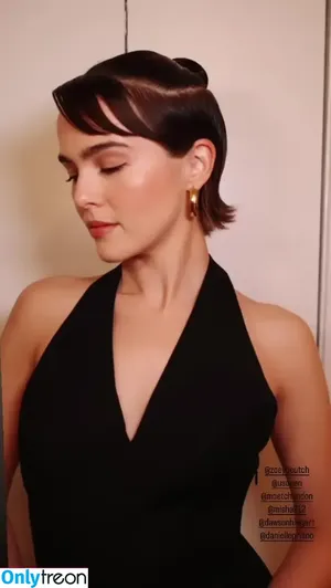 Zoey Deutch / zoeydeutch nude photo #0023