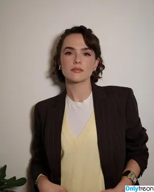 Zoey Deutch / zoeydeutch nude photo #0033