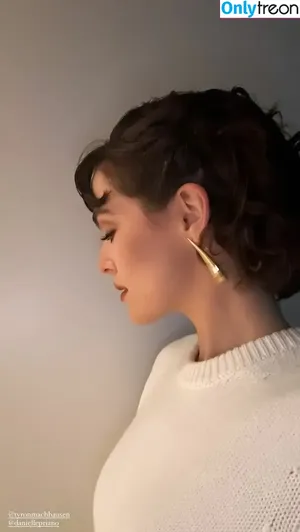 Zoey Deutch / zoeydeutch nude photo #0044