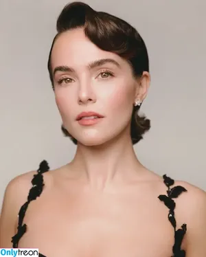 Zoey Deutch / zoeydeutch nude photo #0056