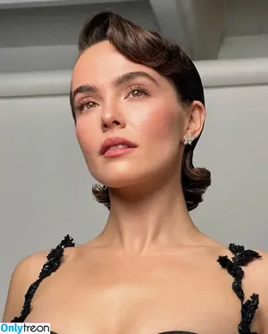 Zoey Deutch / zoeydeutch nude photo #0060