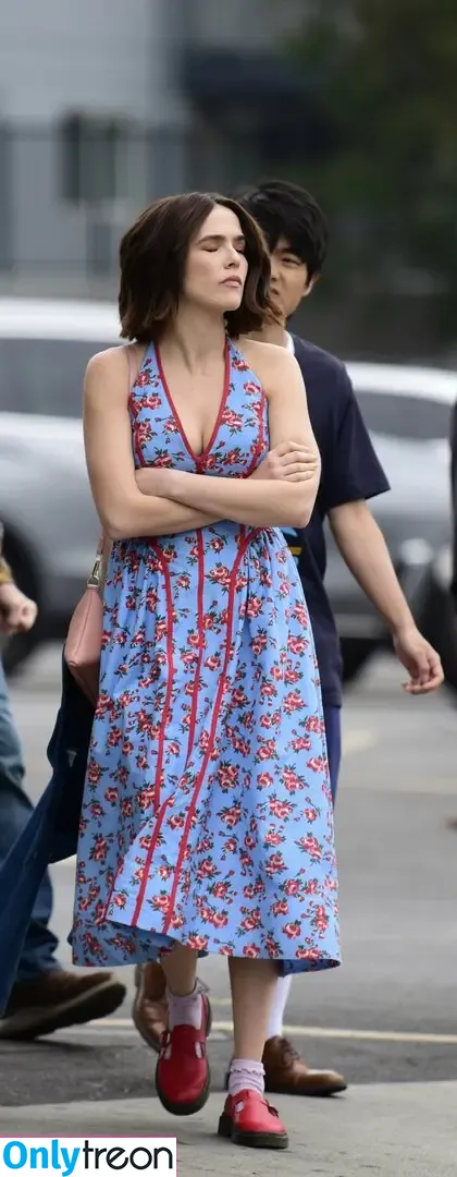 Zoey Deutch голая photo #0264 (zoeydeutch)