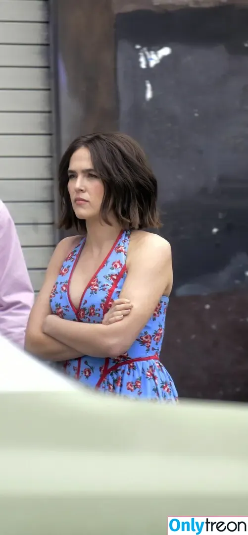 Zoey Deutch nude photo #0266 (zoeydeutch)
