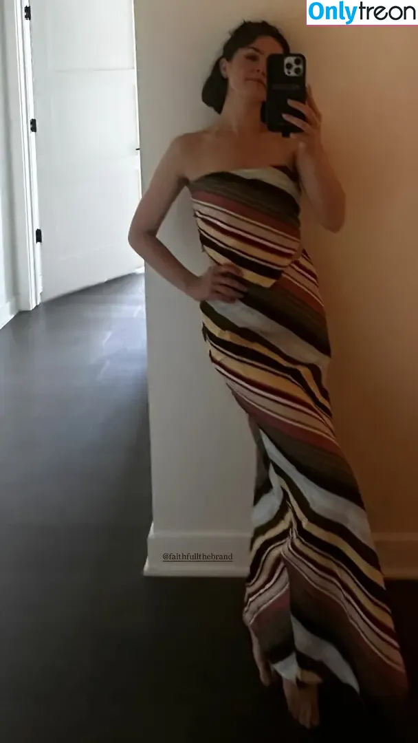 Zoey Deutch nude photo #0269 (zoeydeutch)