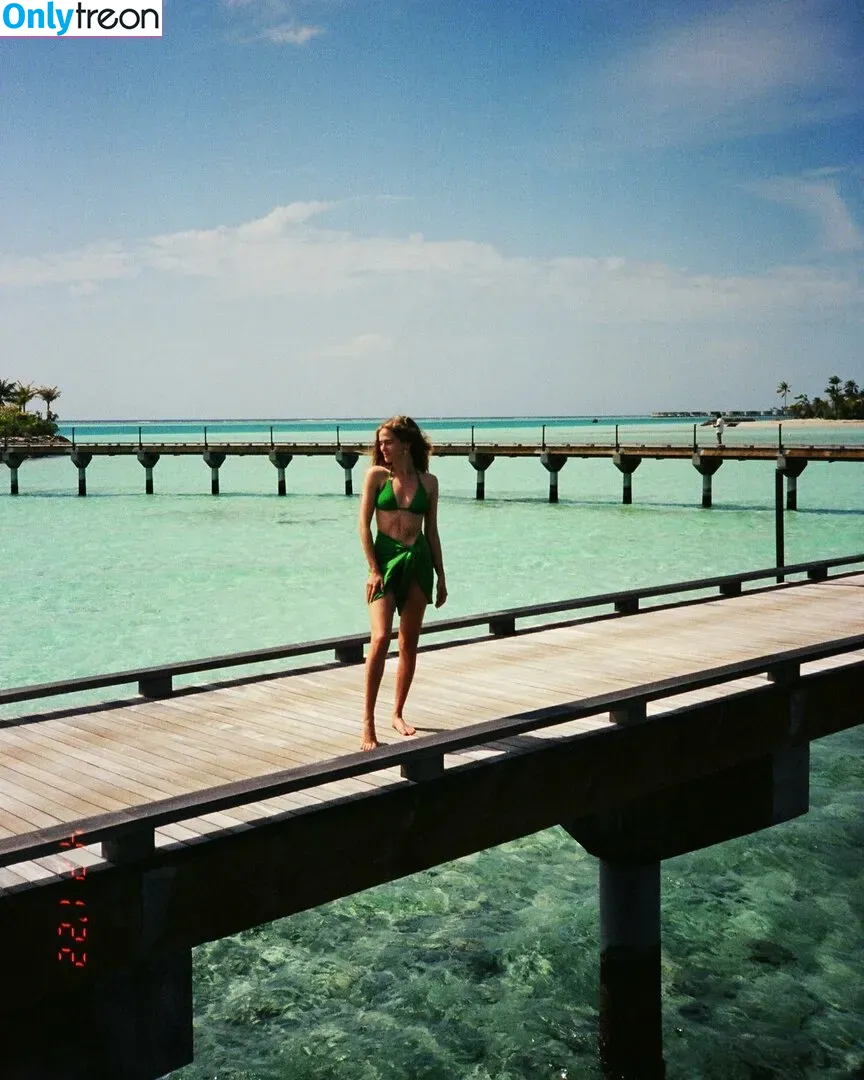 Zoey Deutch голая photo #0031 (zoeydeutch)