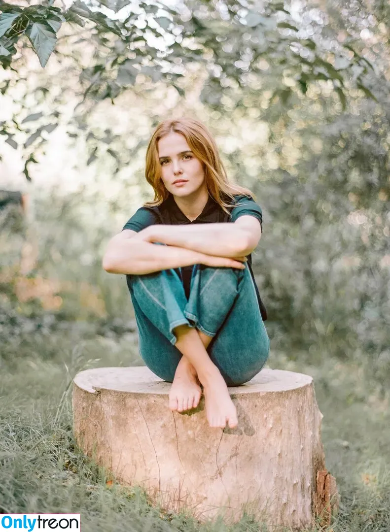 Zoey Deutch голая photo #0129 (zoeydeutch)
