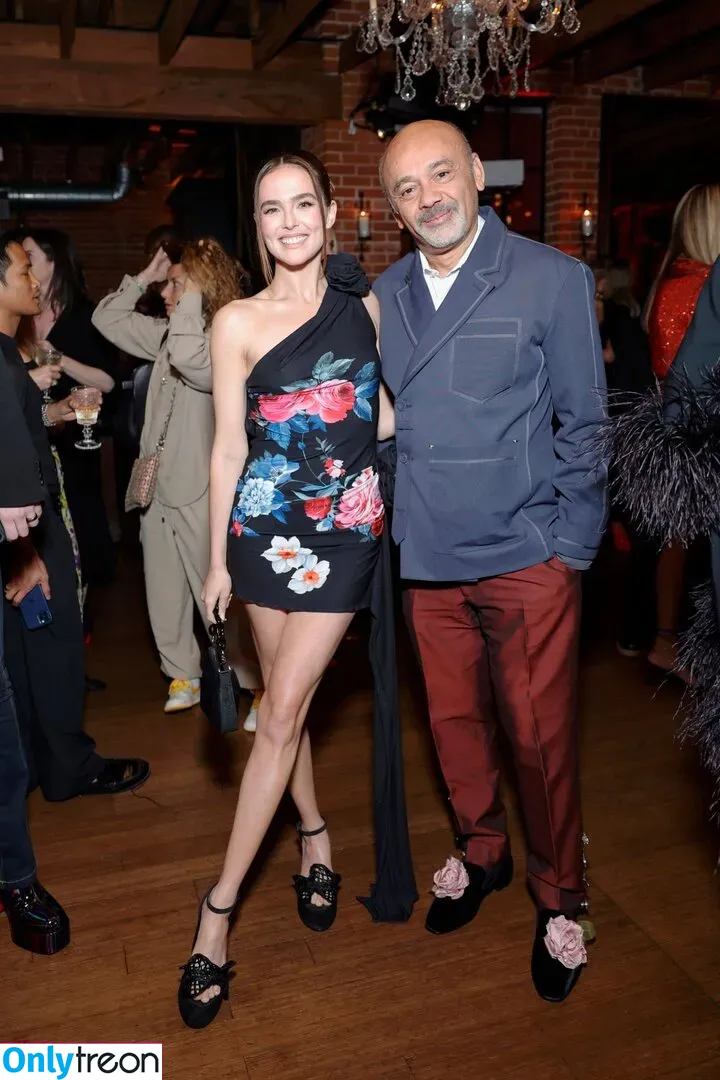 Zoey Deutch голая photo #0145 (zoeydeutch)