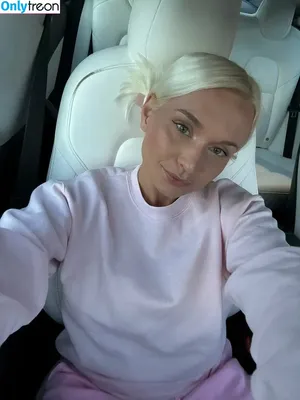 zoieburgher / luxezoie nude photo #0177