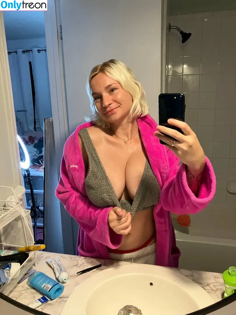 zoieburgher nude photo #0140 (luxezoie)