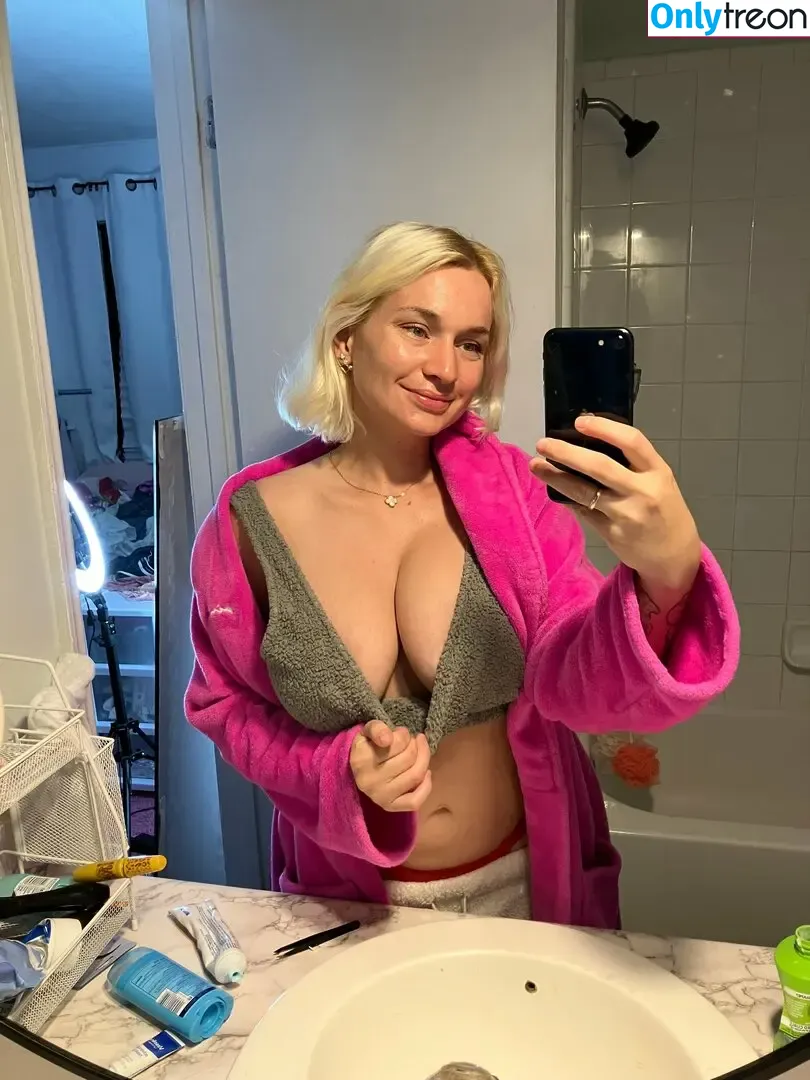 zoieburgher nude photo #0141 (luxezoie)
