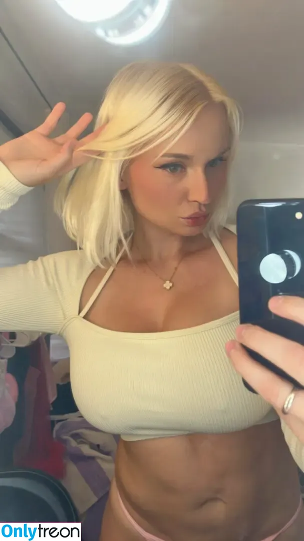 zoieburgher nude photo #0153 (luxezoie)
