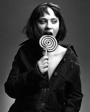 Zooey Deschanel / zooeydeschanel фото голая #0188