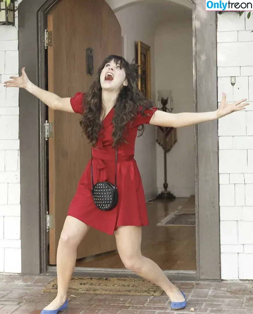 Zooey Deschanel nude photo #0009 (zooeydeschanel)