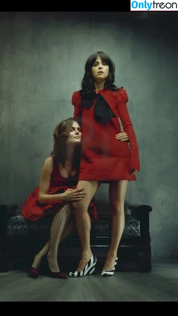 Zooey Deschanel голая photo #0022 (zooeydeschanel)