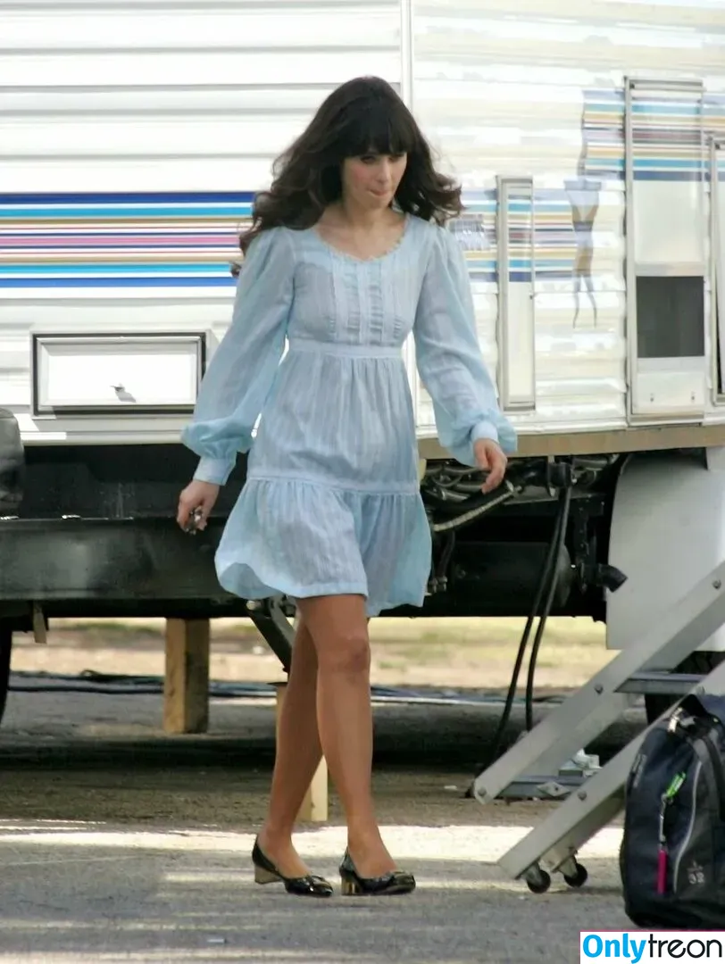 Zooey Deschanel голая photo #0040 (zooeydeschanel)