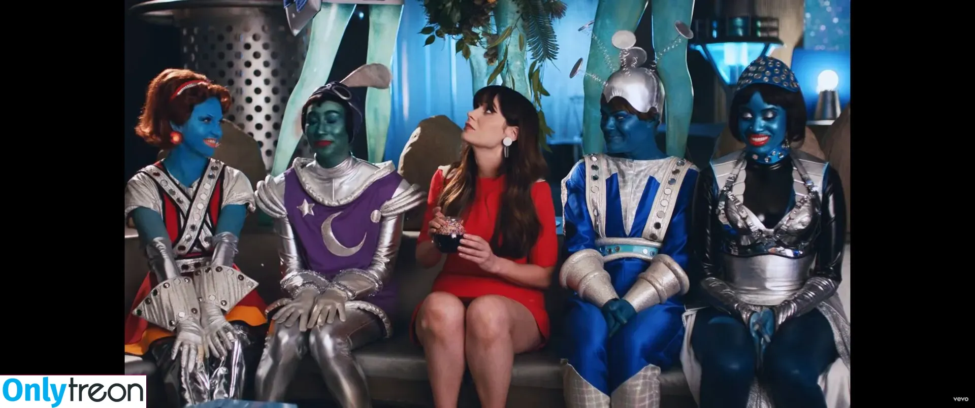 Zooey Deschanel голая photo #0051 (zooeydeschanel)