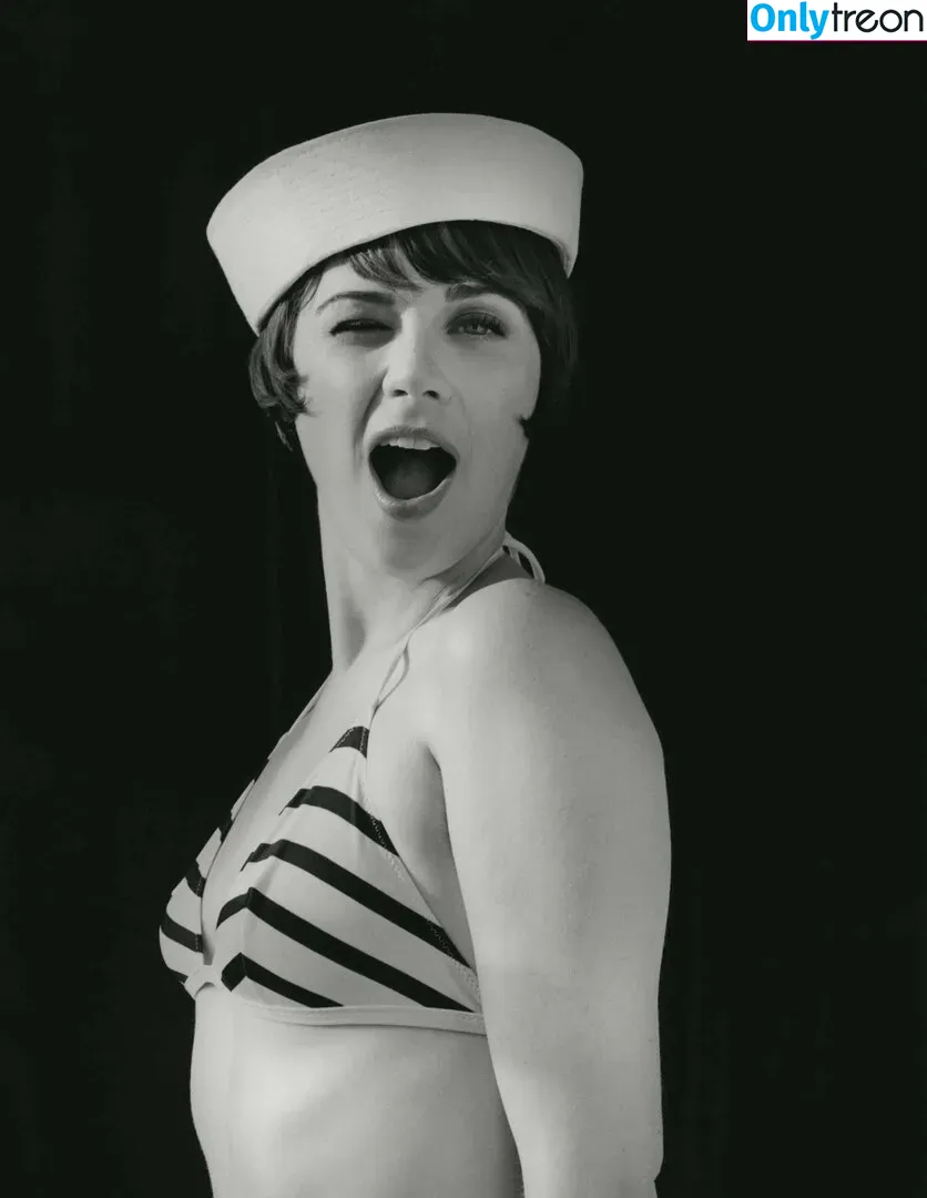 Zooey Deschanel голая photo #0067 (zooeydeschanel)