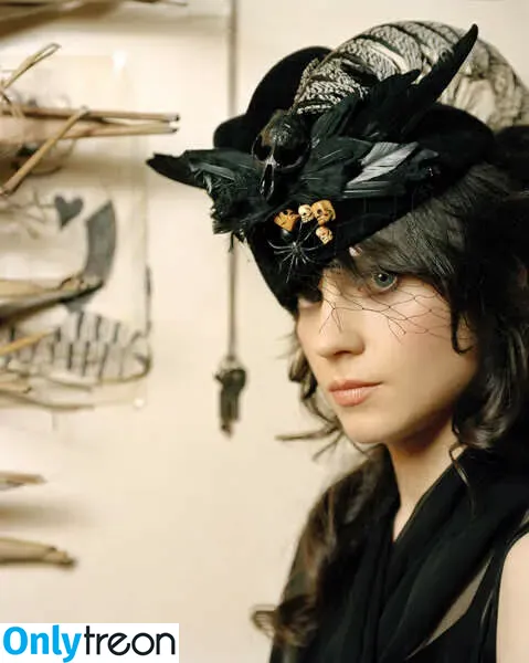 Zooey Deschanel голая photo #0070 (zooeydeschanel)