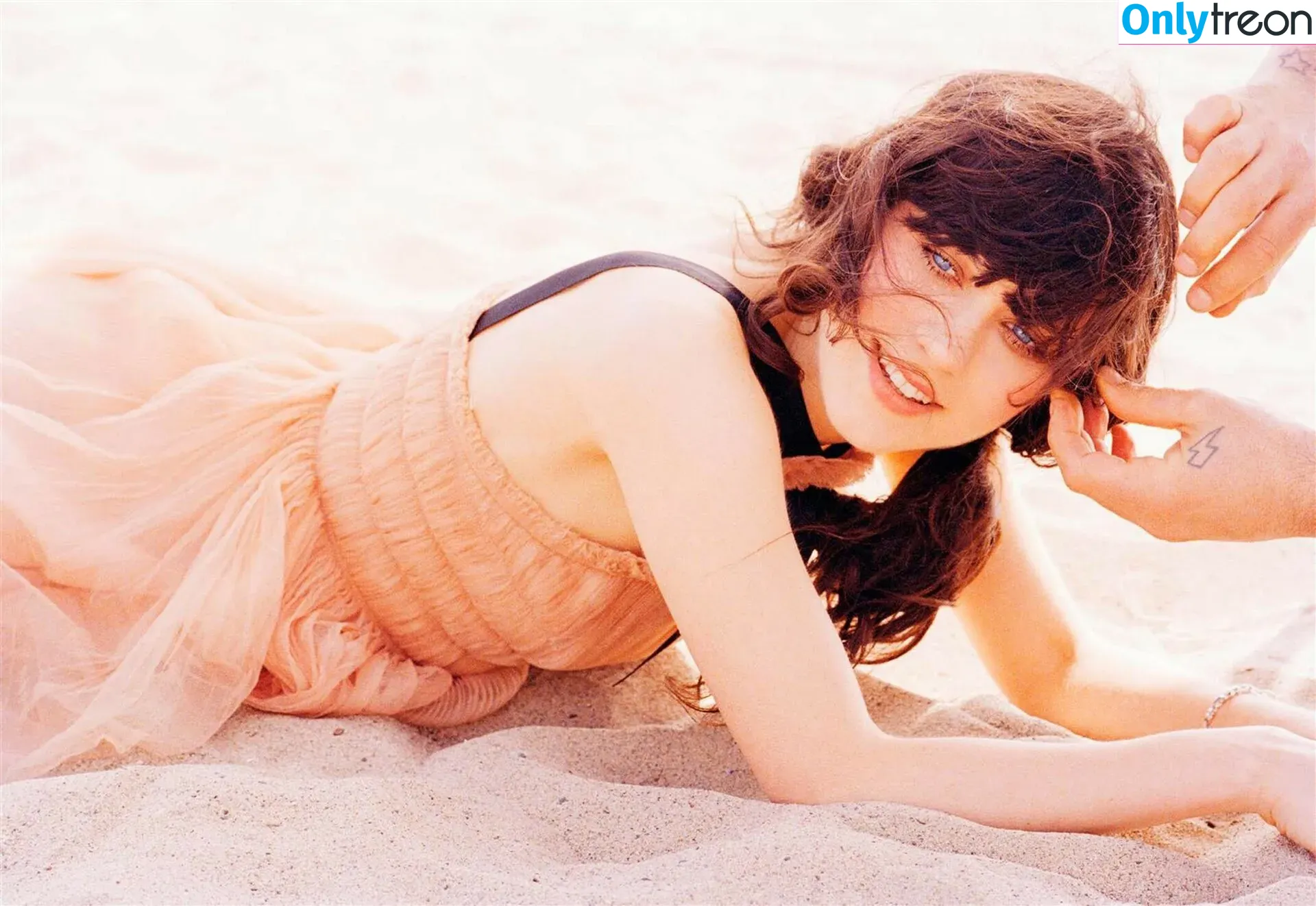 Zooey Deschanel голая photo #0071 (zooeydeschanel)