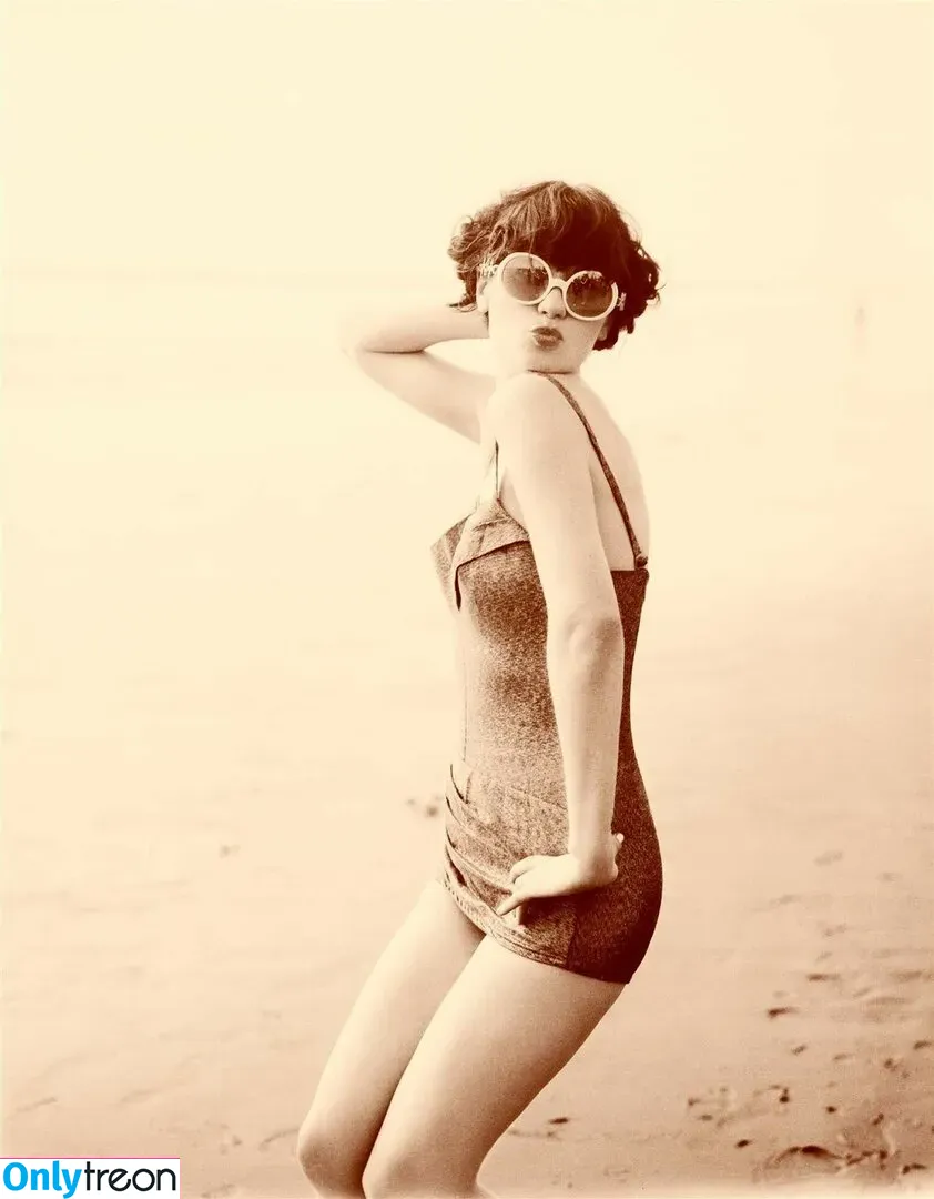 Zooey Deschanel голая photo #0075 (zooeydeschanel)