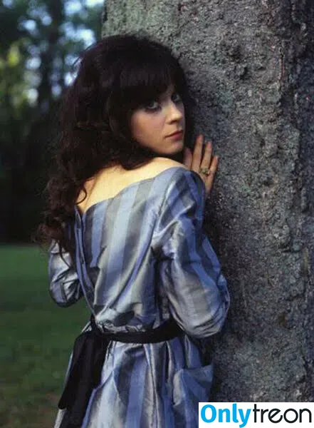 Zooey Deschanel голая photo #0081 (zooeydeschanel)