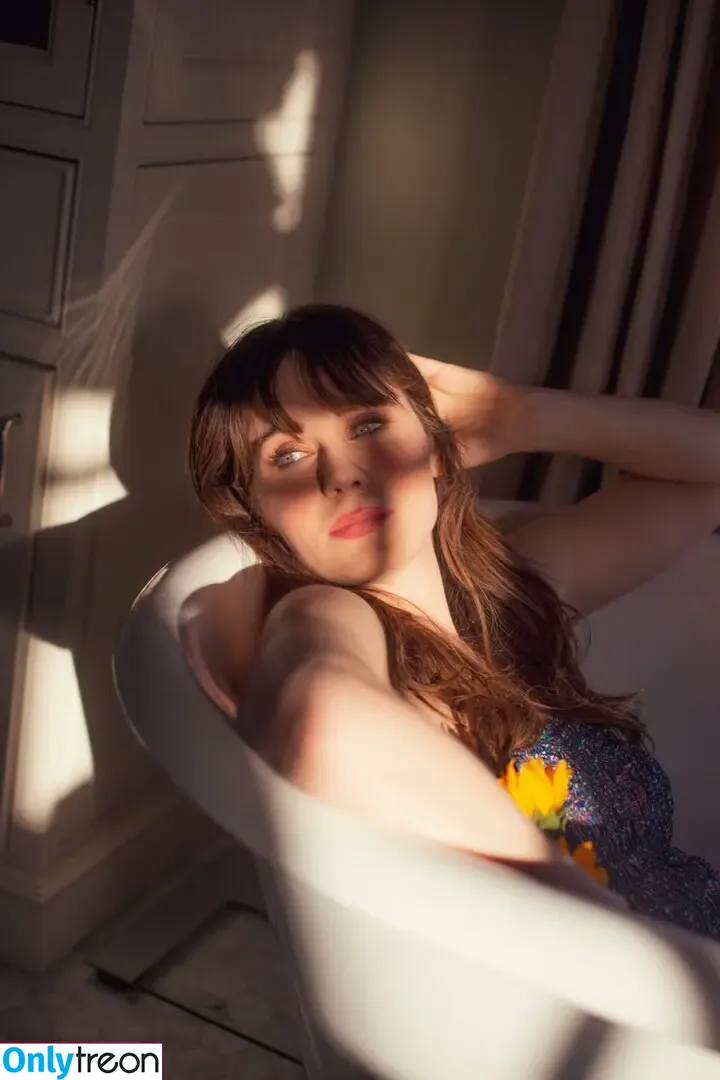 Zooey Deschanel nude photo #0305 (zooeydeschanel)