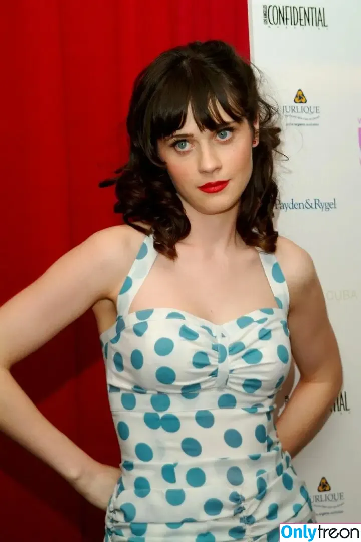 Zooey Deschanel nude photo #0309 (zooeydeschanel)